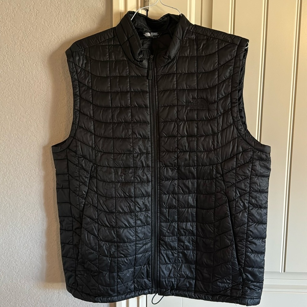 The North Face Thermoball Black Vest, Size Large
